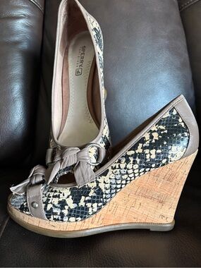 SPERRY Top-Sider Wedge Cork Heel
Nice Pattern,Very Comfortable
In Perfect Shape